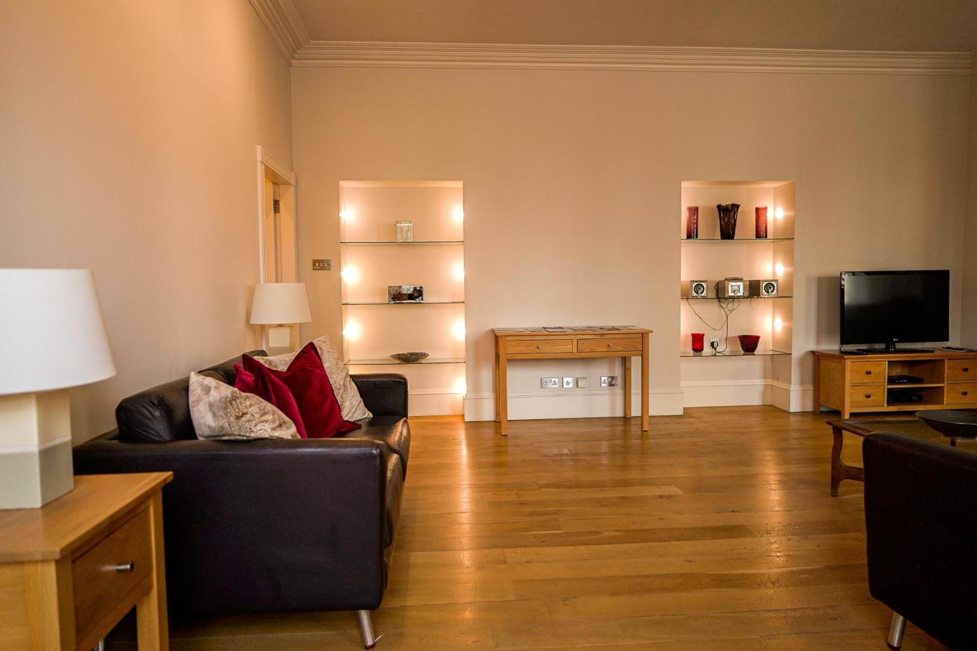 1-bed In Sleeps 4 *