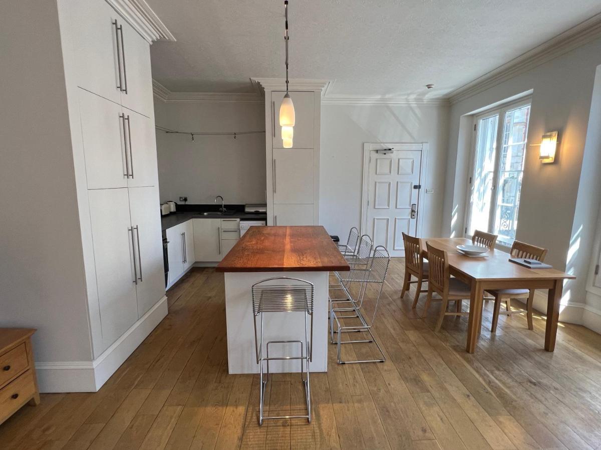 Centrally Located 1-bed In Apartment *